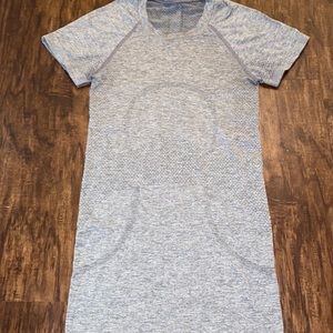 Slate/white Lulu short sleeve swiftly tech 2.0 SIZE 0!!